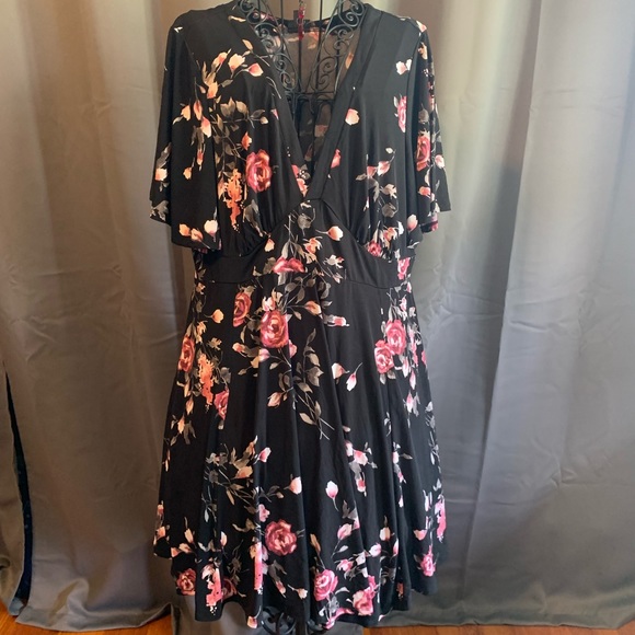 torrid Dresses & Skirts - Torrid floral surplice dress